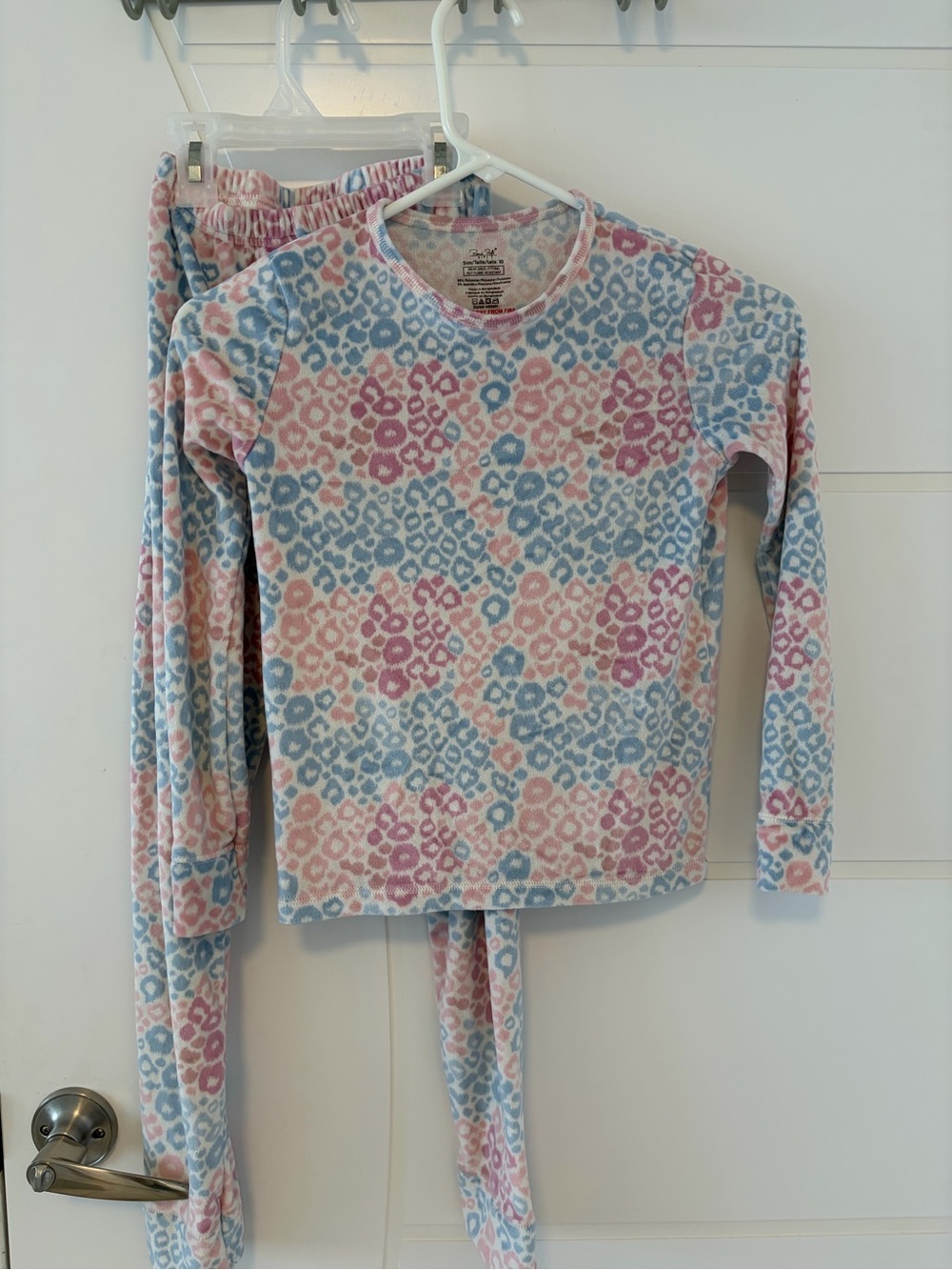 Super soft long Sleeve Pajama Set in Blue and Pink Leopard Print